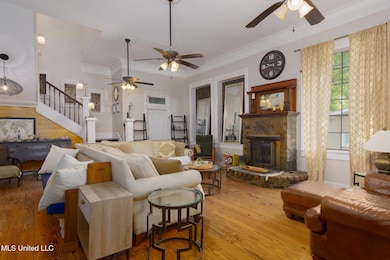 303 Walnut St-7