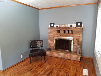 737 W Main St, Sheridan, OR 97378 - photo 3