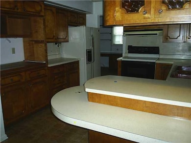 Kitchen. nice spacious kitchen with breakfast bar off family room