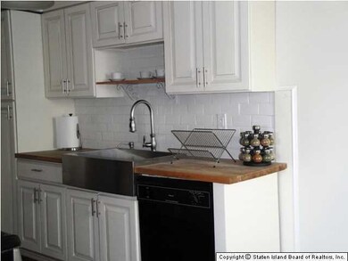 489 Willow Rd E unit 2, Staten Island, NY 10314 - photo 5