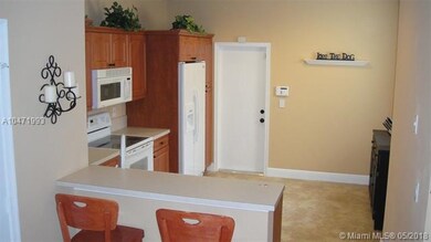 KITCHEN/BREAKFAST BAR
