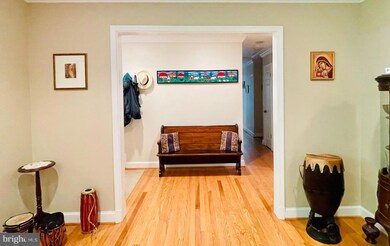 300 W Columbia St, Falls Church, VA 22046 - photo 4