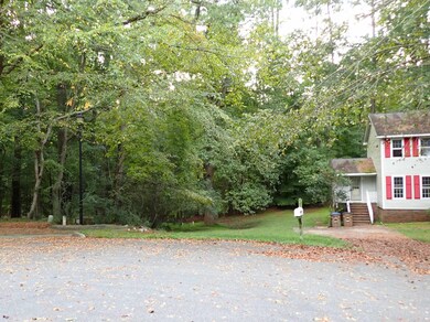 Home to the left of 923 Nuthatch