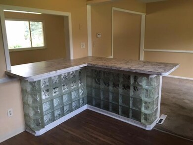 Nestling Glass Block Bar