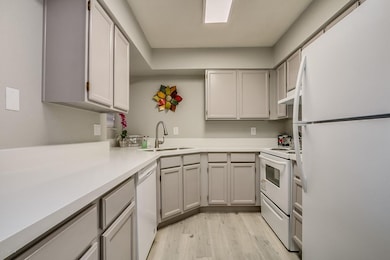 NEW QUARTZ COUNTERTOPS