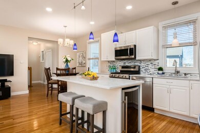 CENTER ISLAND WITH COUNTER SEATING