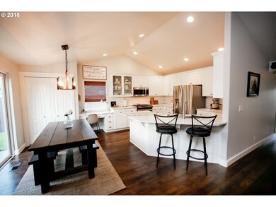 947 S 9th St, Harrisburg, OR 97446 - photo 7