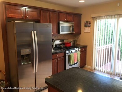 121 Hurlbert St, Staten Island, NY 10305 - photo 4