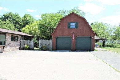 40 x 24 Barn with cement floor, 3-Car Bays, Tack/G