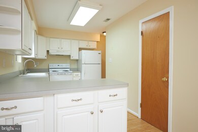 14302 Dover Ct, Laurel, MD 20707 - photo 7