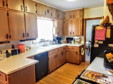 3313 36th St, Rock Island, IL 61201 - photo 4