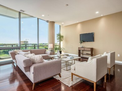 011_i 300 W Spring Street 029
