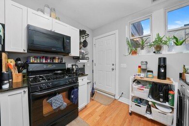 2838 W Glenlake Ave unit 2, Chicago, IL 60659 - photo 6