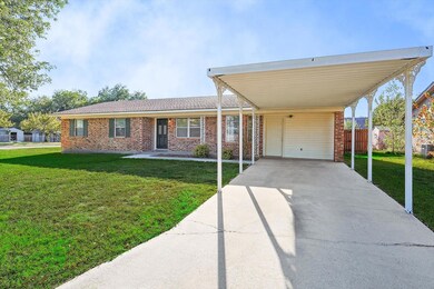 1113 Kent Dr, Gainesville, TX 76240 - photo 3