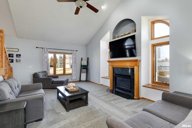 5135 Fillmore Ct, Davenport, IA 52806 - photo 7