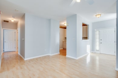 805 Genesee Dr, Naperville, IL 60563 - photo 3