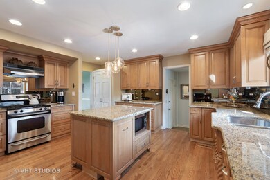 2524 Leach Dr, Naperville, IL 60564 - photo 3