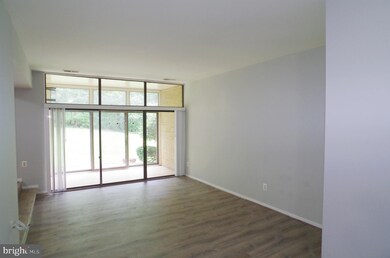 1631 Parkcrest Cir unit 100, Reston, VA 20190 - photo 2