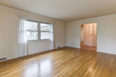 5-241_Weydon_Living2