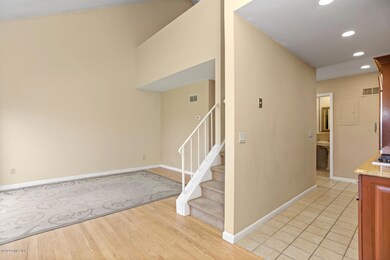 19 Whiffletree Way Greenwich-large-009-0