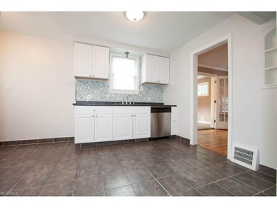 This spacious eat in kitchen is waiting for your c