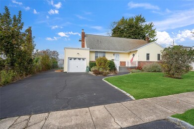 562 Alwick Ave, West Islip, NY 11795 - photo 5