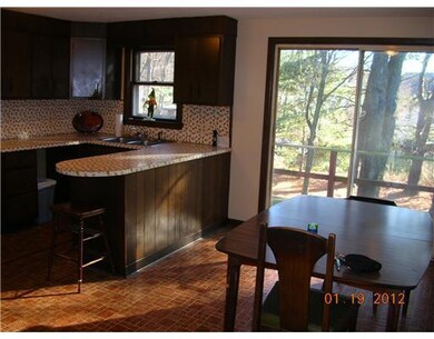 531 Aylsworth Ave, Woonsocket, RI 02895 - photo 4