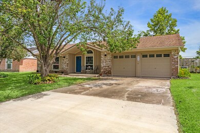 316 Windsor Square, Alvin, TX 77511 - photo 3