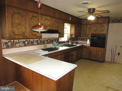 642 Hamilton Ave, Chambersburg, PA 17202 - photo 7