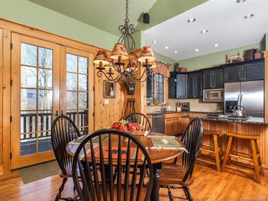 9 Brow Log Way - Dining Area (1)