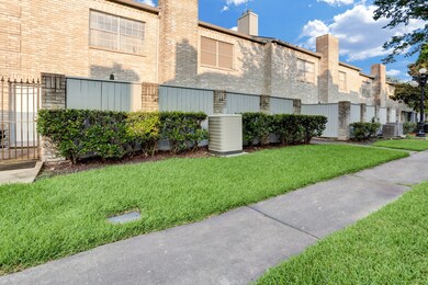 Welcome to the gated neighborhood of Wilcrest! 670