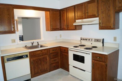 818 N 11th St, Allentown, PA 18102 - photo 5