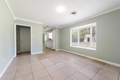 1112 Davis St, Cleburne, TX 76033 - photo 3