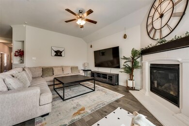 2205 Moonsail Ln, Denton, TX 76210 - photo 4