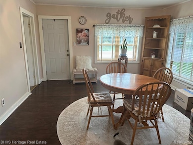 Welcoming living room or use as a dining area!