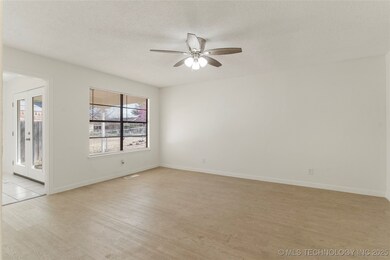 4329 S Cedar Ct, Broken Arrow, OK 74011 - photo 4