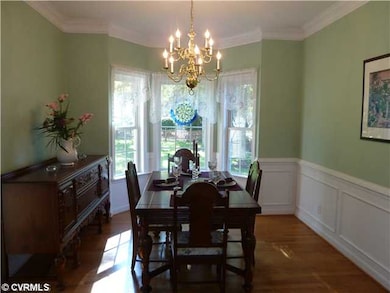 Dining Room - Lovely dining room with two member c