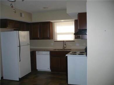 8838 Cottonwood St, Lenexa, KS 66215 - photo 3