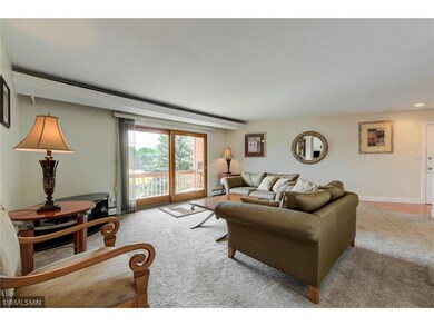 4-mls-Living Room