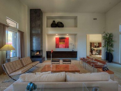 004_Living Room