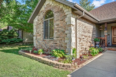 3676 W Maplewood St-35