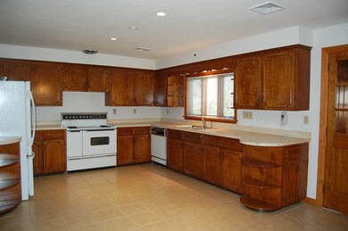 22 Old Pendleton Ave, Chicopee, MA 01020 - photo 6