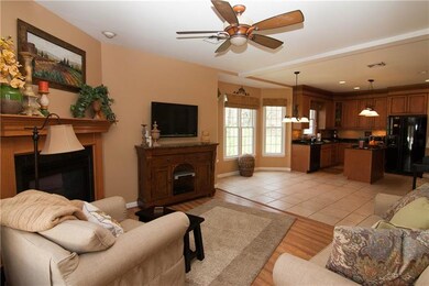 Open floor plan makes for great entertaining!