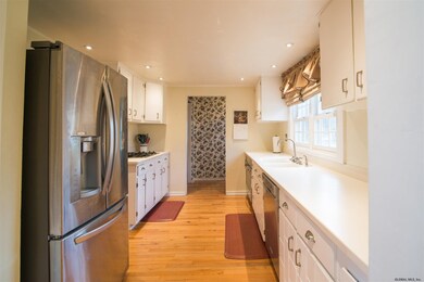 9 Mayfair Dr, Slingerlands, NY 12159 - photo 7