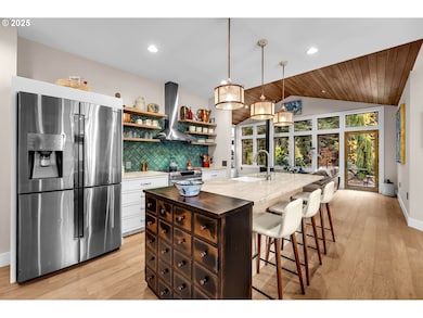 922 SW Spelling Place, Cascade Locks, OR 97014 - photo 5