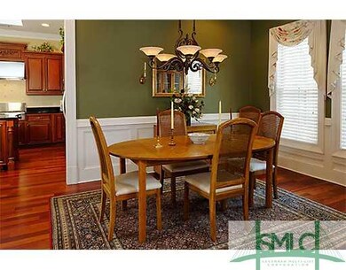Dining Room. The dining room feautres brazilian ch