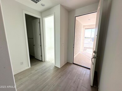 4 - Foyer
