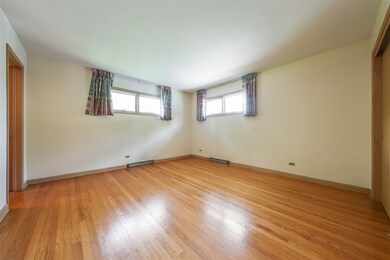 908 S Bryan St, Elmhurst, IL 60126 - photo 2