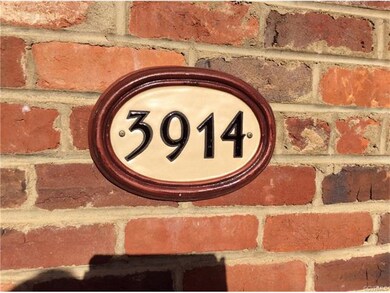 3914 Monument Avenue is close to downtown, Scott's