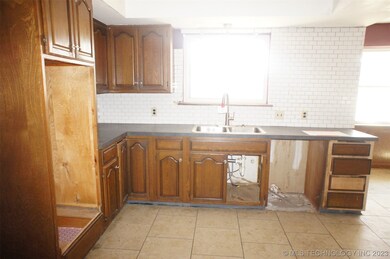 2413 W Canton St, Broken Arrow, OK 74012 - photo 6